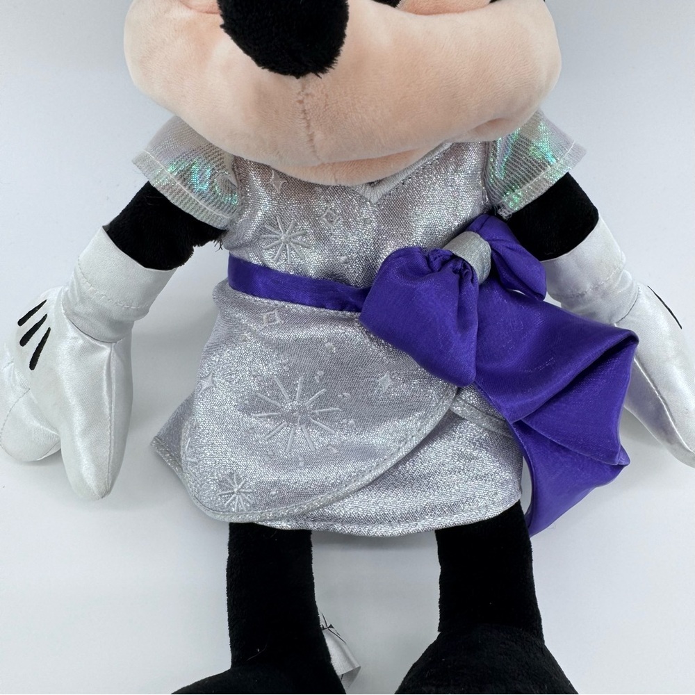 Minnie Mouse - Disney100 Minnie Mouse Plush Black - Picture 3 of 7